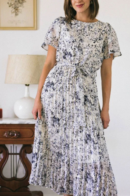 Super Deal Julien Pleated Floral Dress