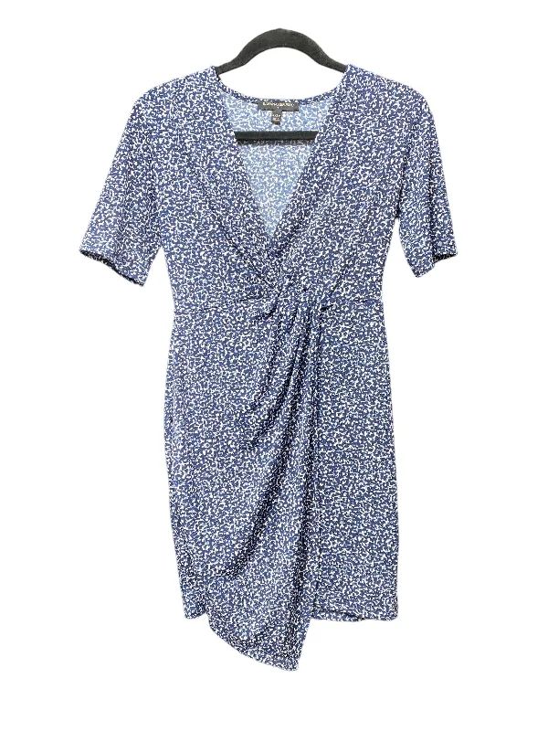 Closeout Blue & White Dress Casual Short Banana Republic, Size Xxs