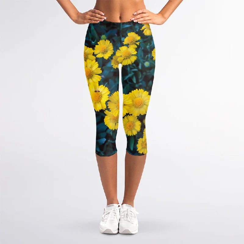 Hurry In Little Yellow Daisy Print Women's Capri Leggings