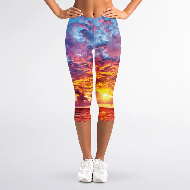 Midnight Madness Maldives Sunset Print Women's Capri Leggings