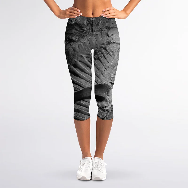Price Smash Monochrome Dinosaur Fossil Print Women's Capri Leggings