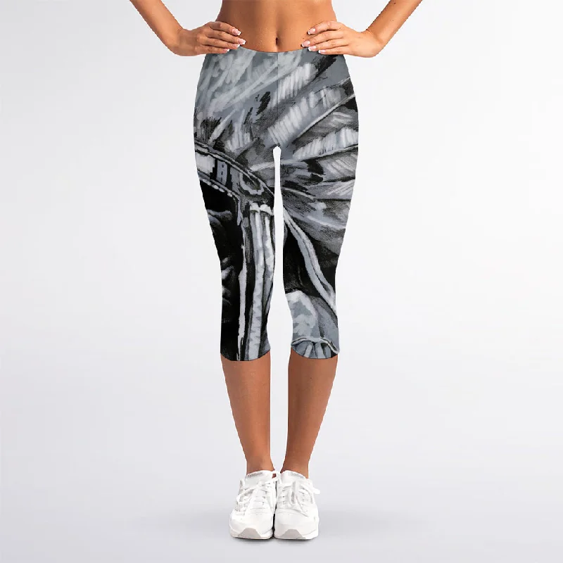 Super Savings Monochrome Native Indian Portrait Print Women's Capri Leggings