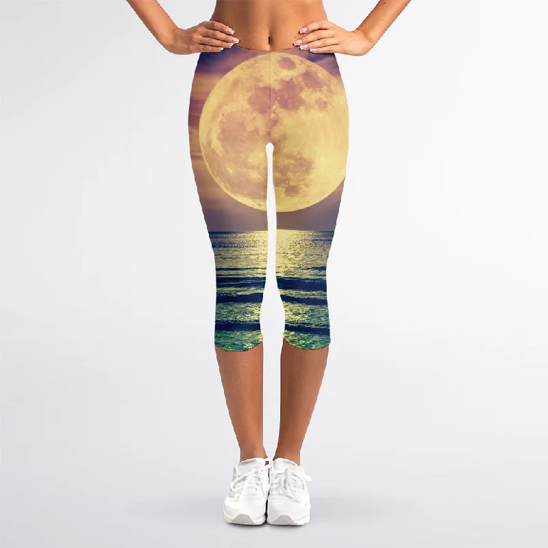 Exclusive Deal Moon Beach Print Women's Capri Leggings