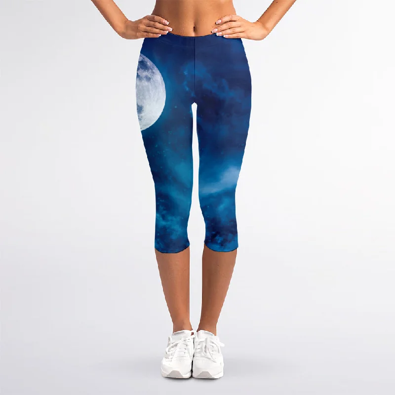 Today’s Deal Night Sky And Moonlight Print Women's Capri Leggings