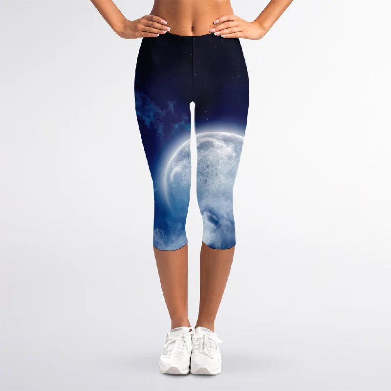 Take Advantage Night Sky Full Moon Print Women's Capri Leggings