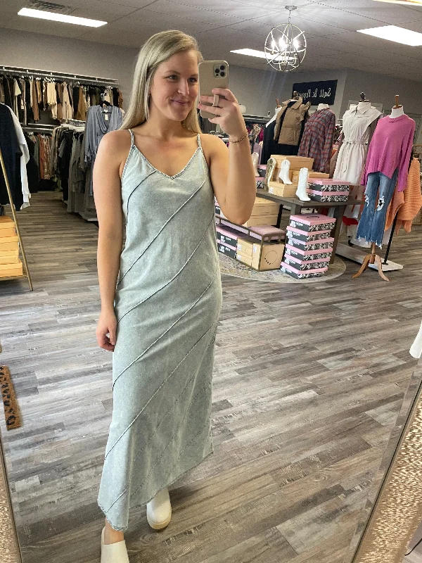 Price Rollback V-Neck Sleeveless Denim Maxi Dress - Light Wash